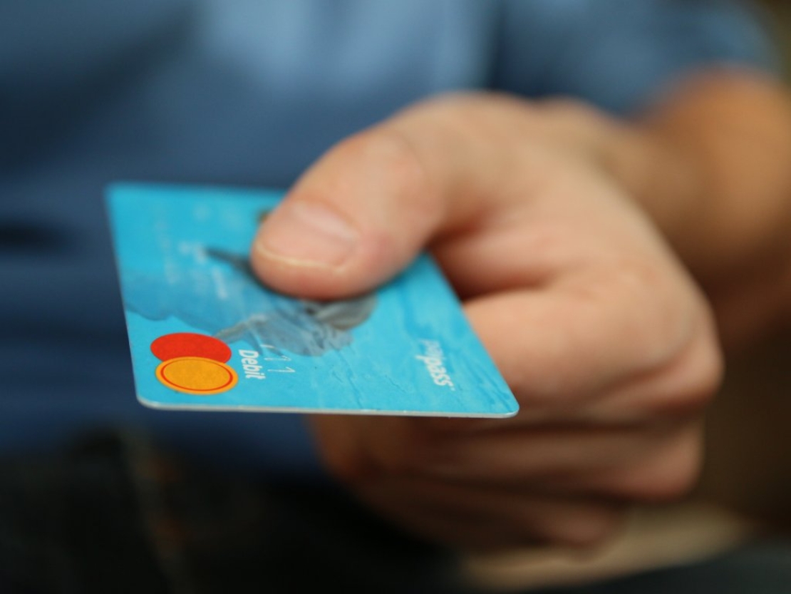 Все повече потребители използват картово разплащане